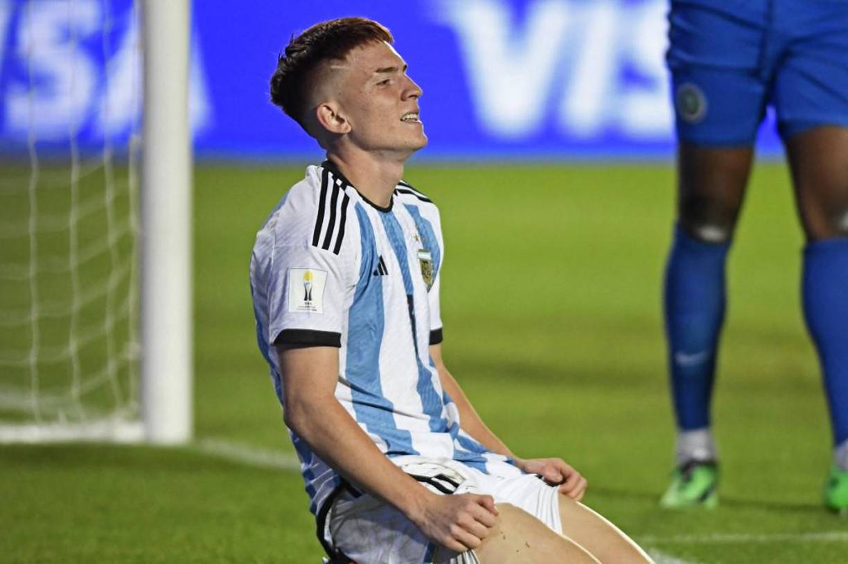 Valentin Barco fue otro de los jugadores de Argentina que terminó destrozado.