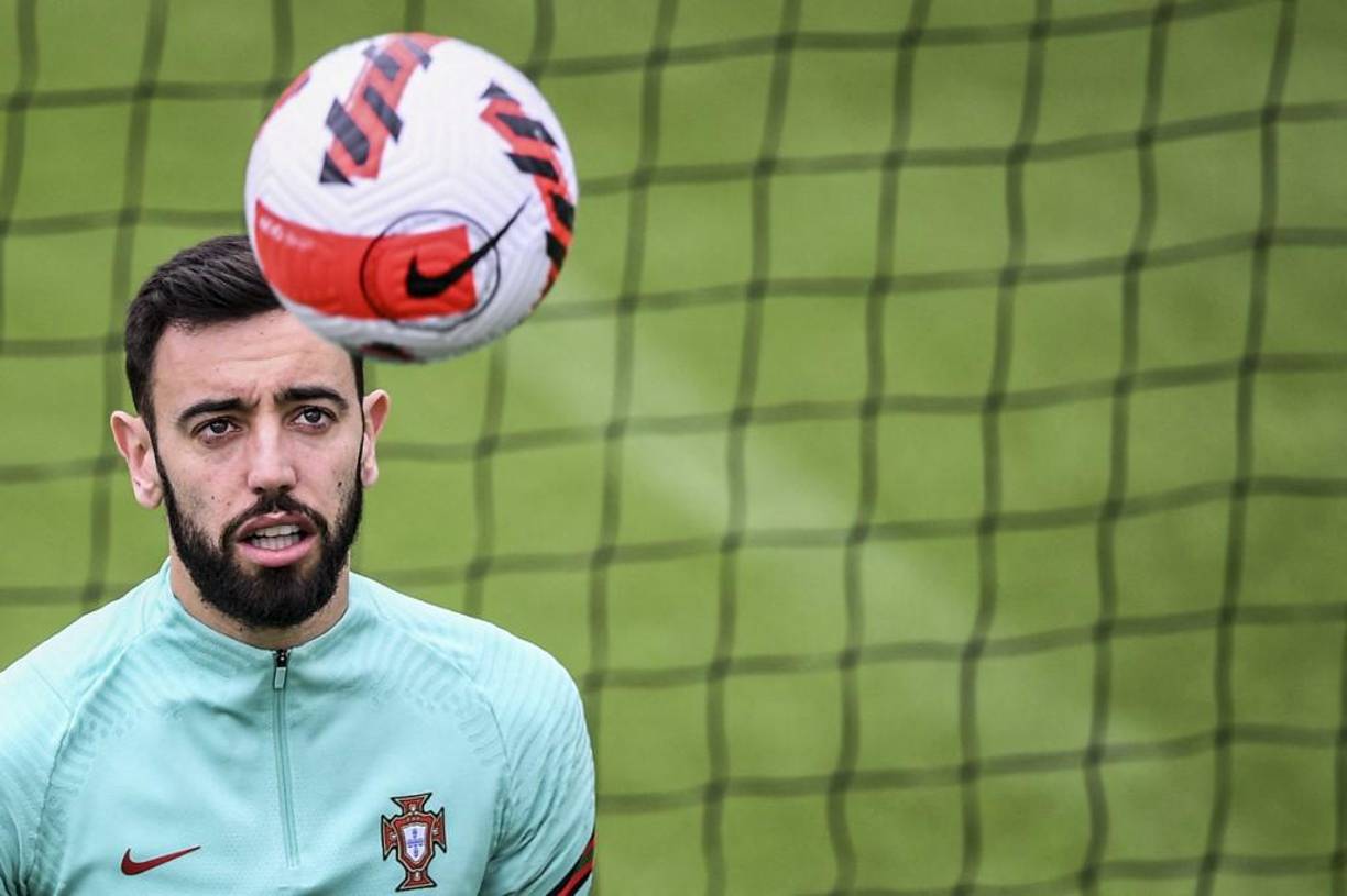 Bruno Fernandes y el Manchester United avanzan en las negociaciones para renovar el contrato. El club inglés habría ofrecido al portugués una ampliación de cinco temporadas con un notable aumento de sueldo.