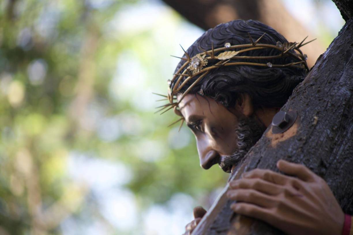 En Tegucigalpa, la procesión del Viacrucis comenzó en el centro de la ciudad y hará un recorrido por diferentes calles y avenidas de la capital hondureña. Fotos: Suyapa Medios