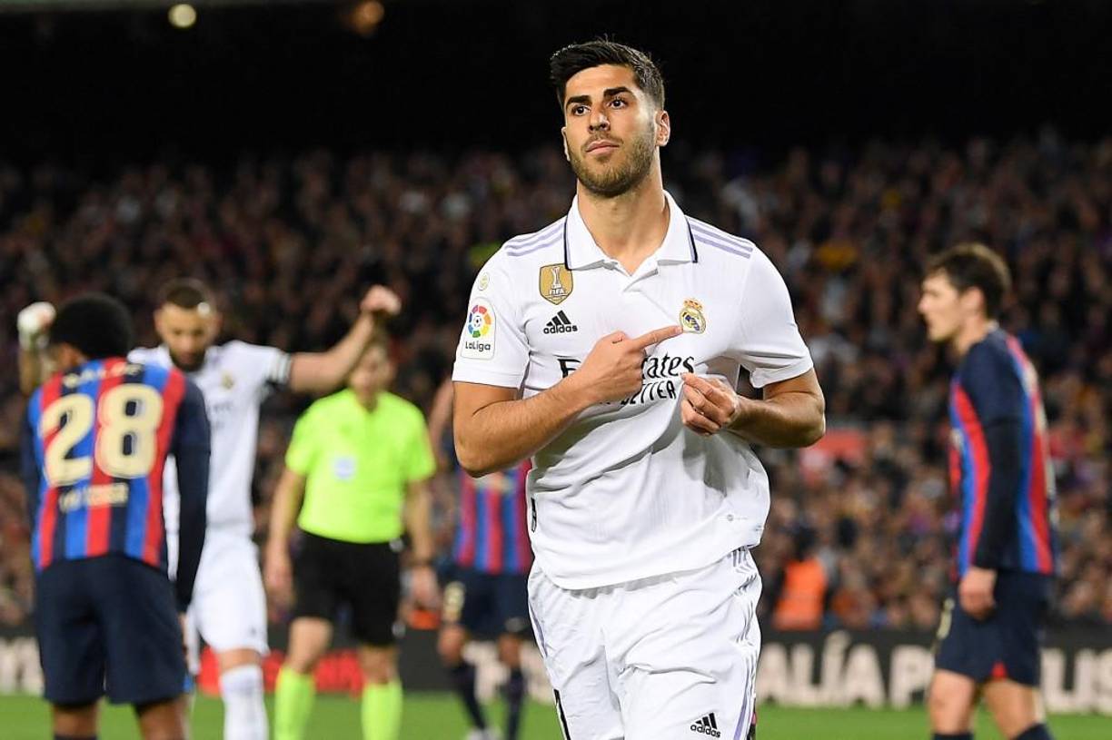 La afición del Barcelona al parecer no quiere el fichaje de Asensio luego que el volante presumió el escudo en el Camp Nou cuando marcó el gol que posteriormente fue anulado.