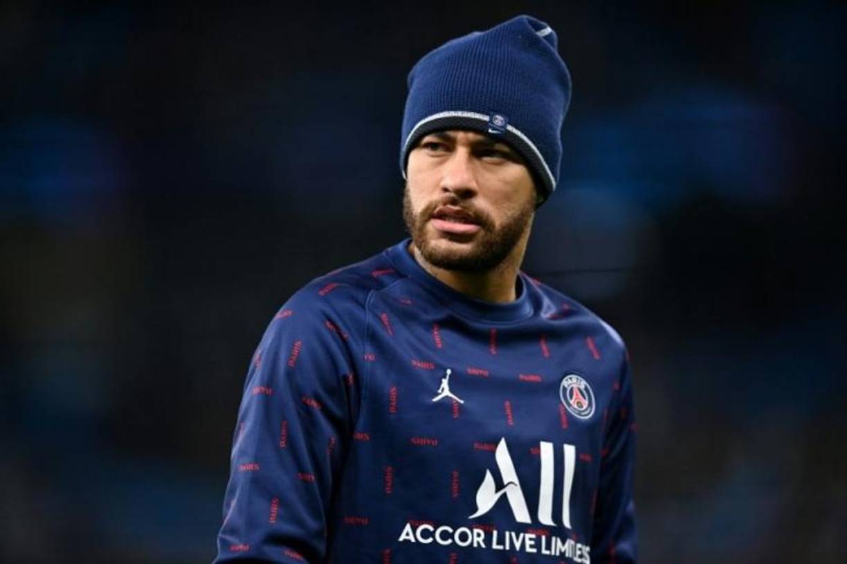 El nuevo entrenador del París Saint Germain (PSG), Christophe Galtier, quiere que Neymar se quede porque es un gran jugador, pero reconoce que no lo controla todo en el club y que habrá que reducir los efectivos, con cinco o seis jugadores que tendrán que irse. “Un equipo siempre es más fuerte con grandes jugadores. Y Neymar es un gran jugador”, subrayó Galtier en una entrevista publicada por L’Équipe