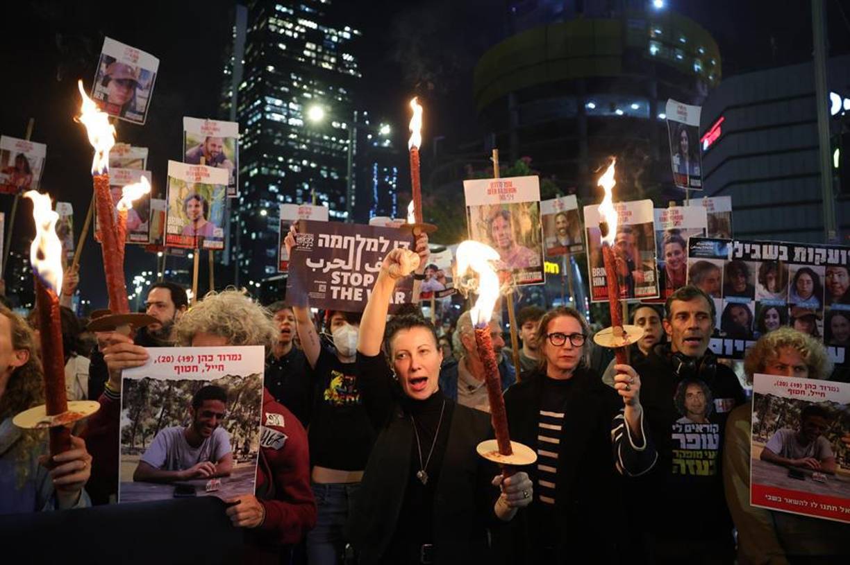 En estos momentos continúa la reunión en Jerusalén del gabinete de Seguridad, constituido por un grupo reducido de ministros y alto cargos de seguridad.