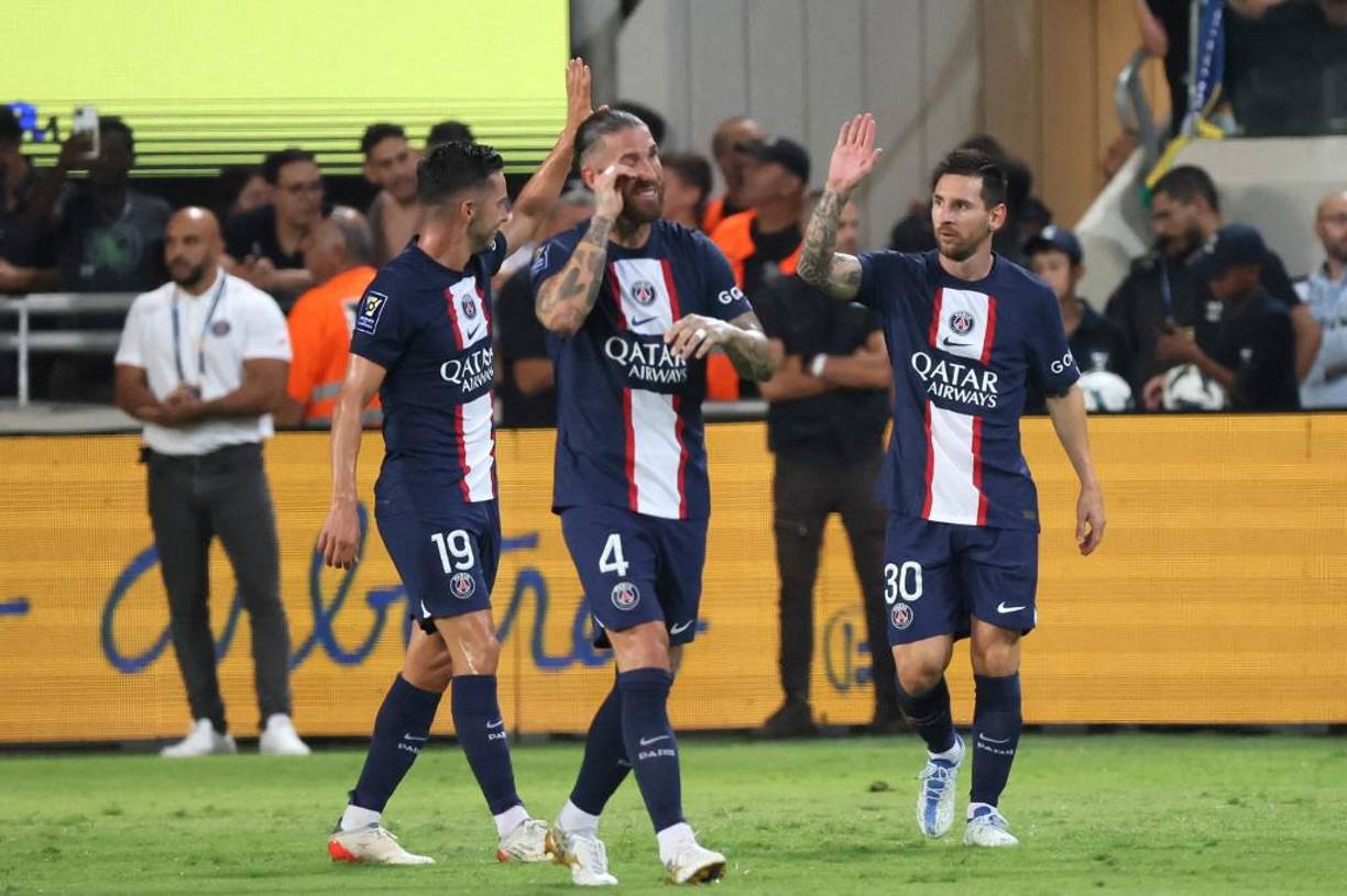 Antes los rumores de la vida nocturna de muchos jugadores, se ha tomado la decisión de prohibir la asistencia a cualquier evento en París u otra ciudad europea sin previa autorización del club parisino.