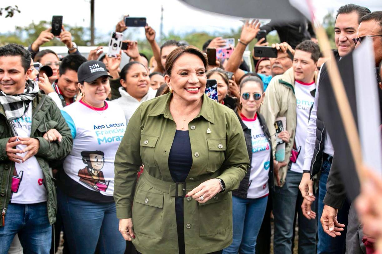 La jefa de Estado se posiciona en el quinto lugar, con un nivel de aprobación de su gestión presidencial del 52%. 