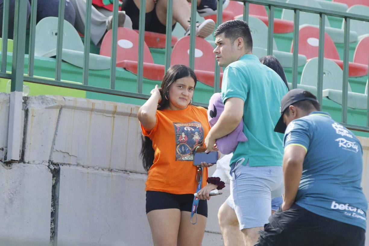 Estas son algunas de las imágenes del ambiente en el Yankel Rosenthal previo al encuentro. 