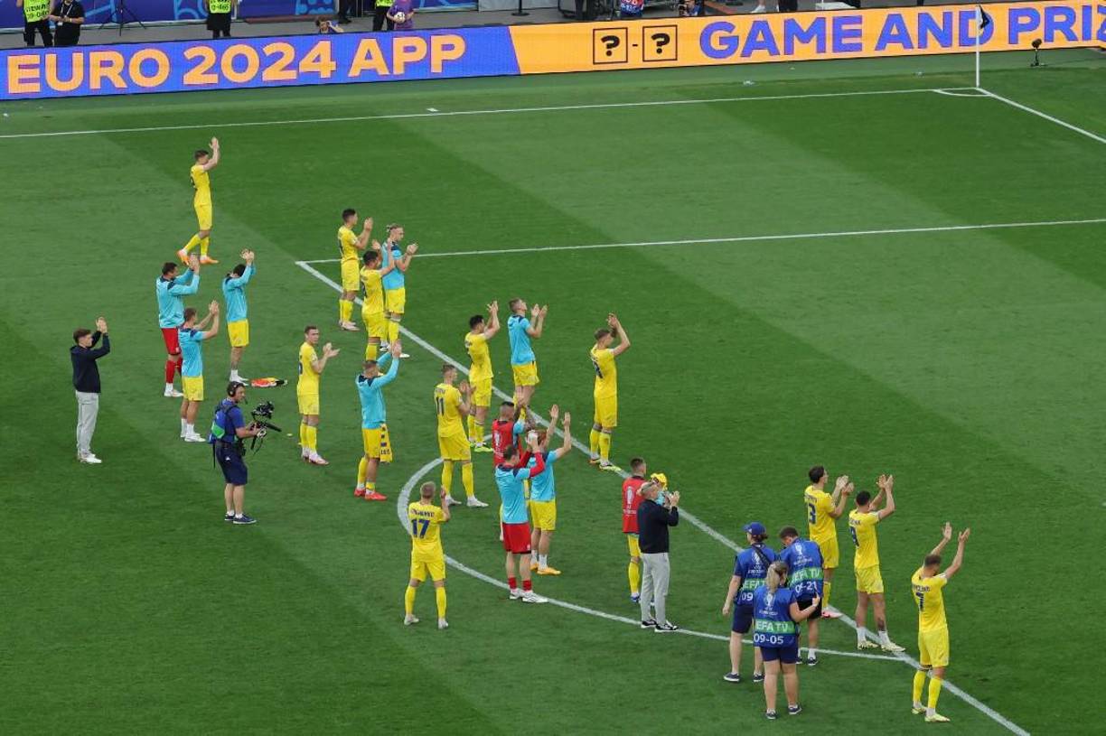 Jugadores de Ucrania en el momento que le agradecían a los aficionados por el apoyo durante la Eurocopa 2024.