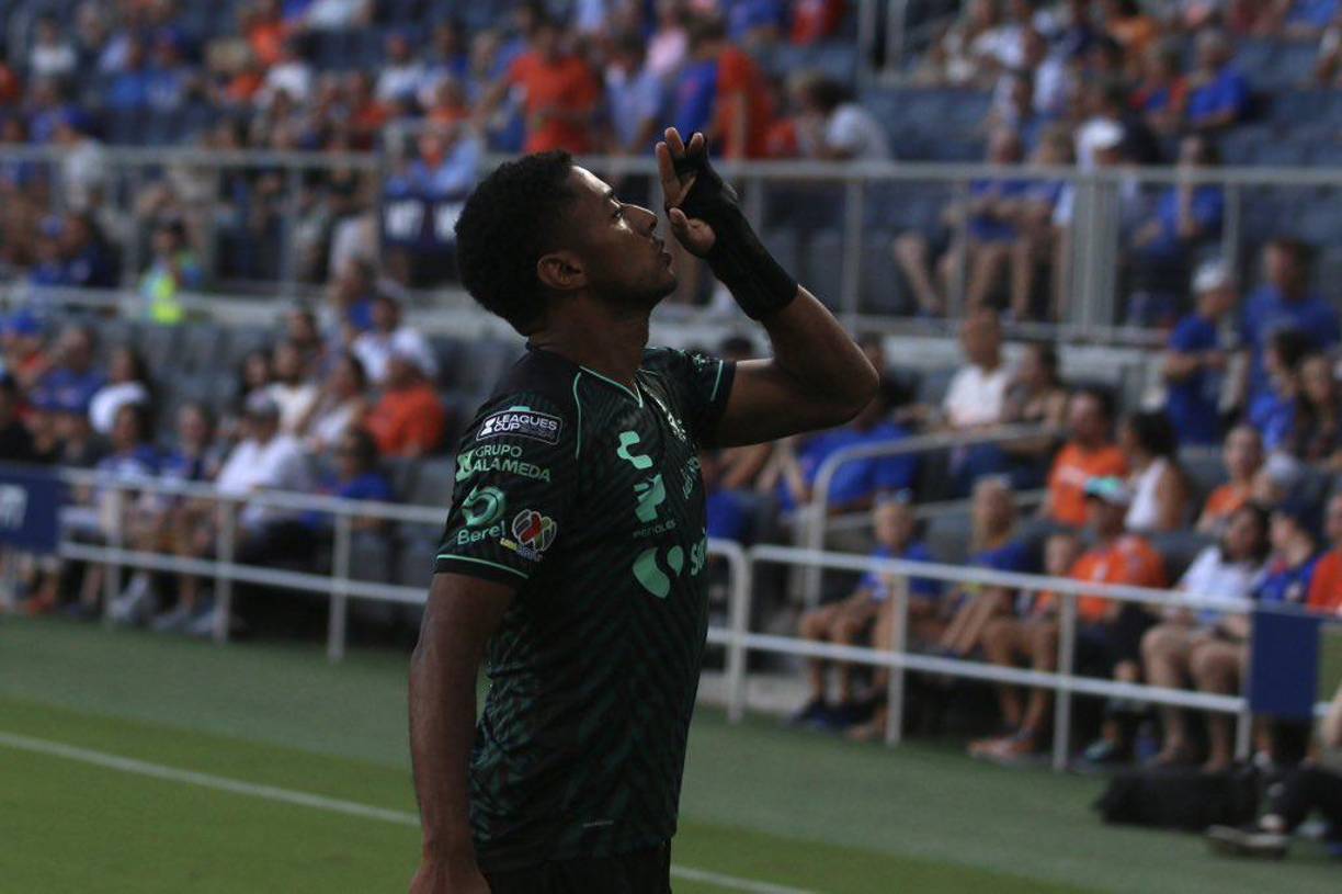 Esto dicen tras el primer gol del Choco Lozano con el Santos Laguna y en México reaccionan a la eliminación de los Guerreros de la Leagues Cup. 