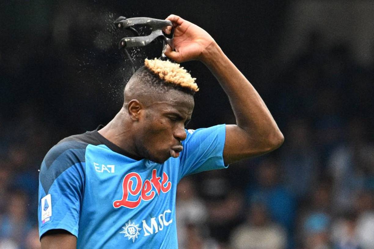 El Bayern Munich no está dispuesto a pasar de los 100M€ por Victor Osimhen.. El Napoli, dueño de su ficha, estaría pidiendo 150 millones por su goleador.