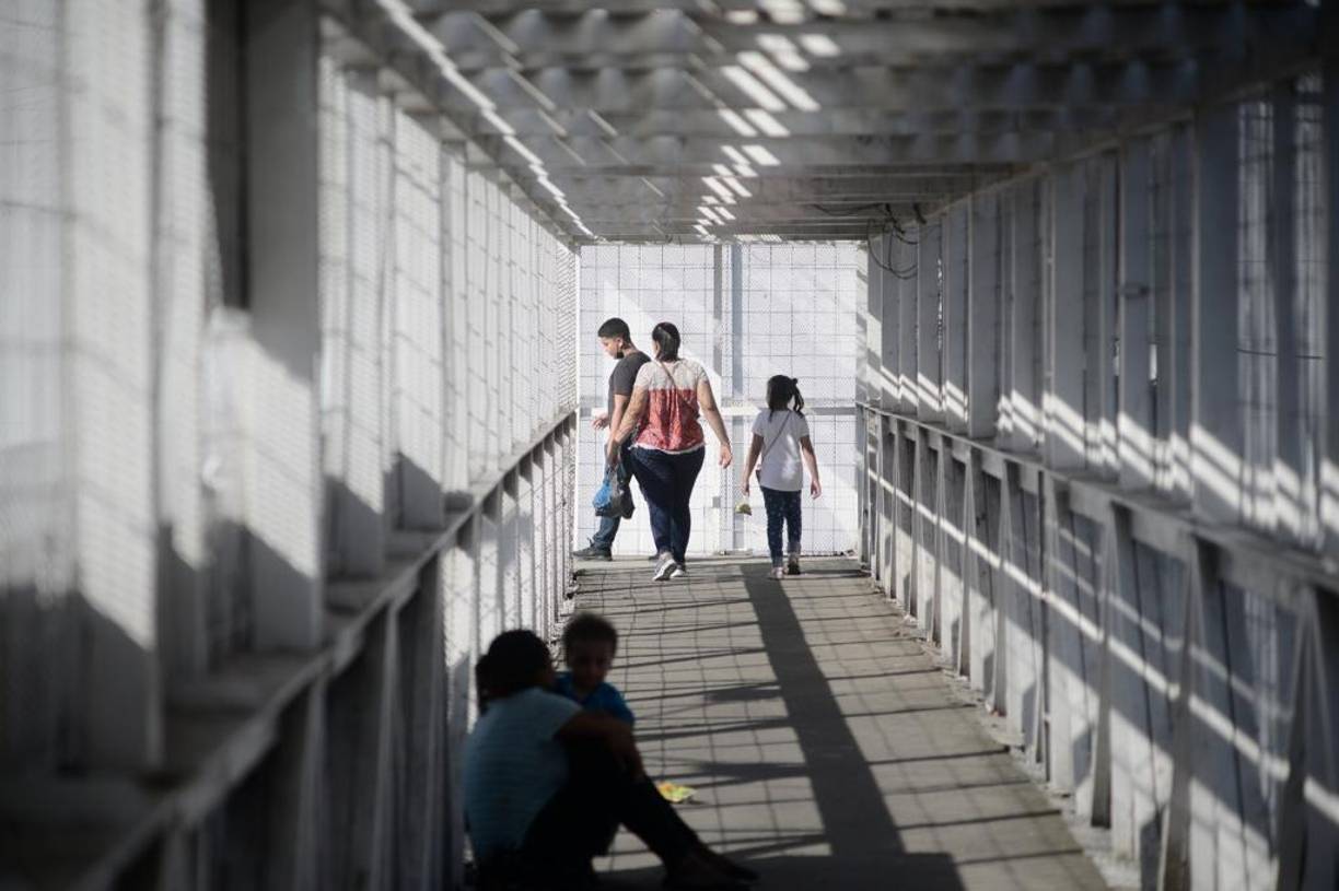 En San Pedro Sula hay cuatro puentes peatonales, dos en el sector suroeste, uno en el bulevar del norte y uno en el bulevar del este.