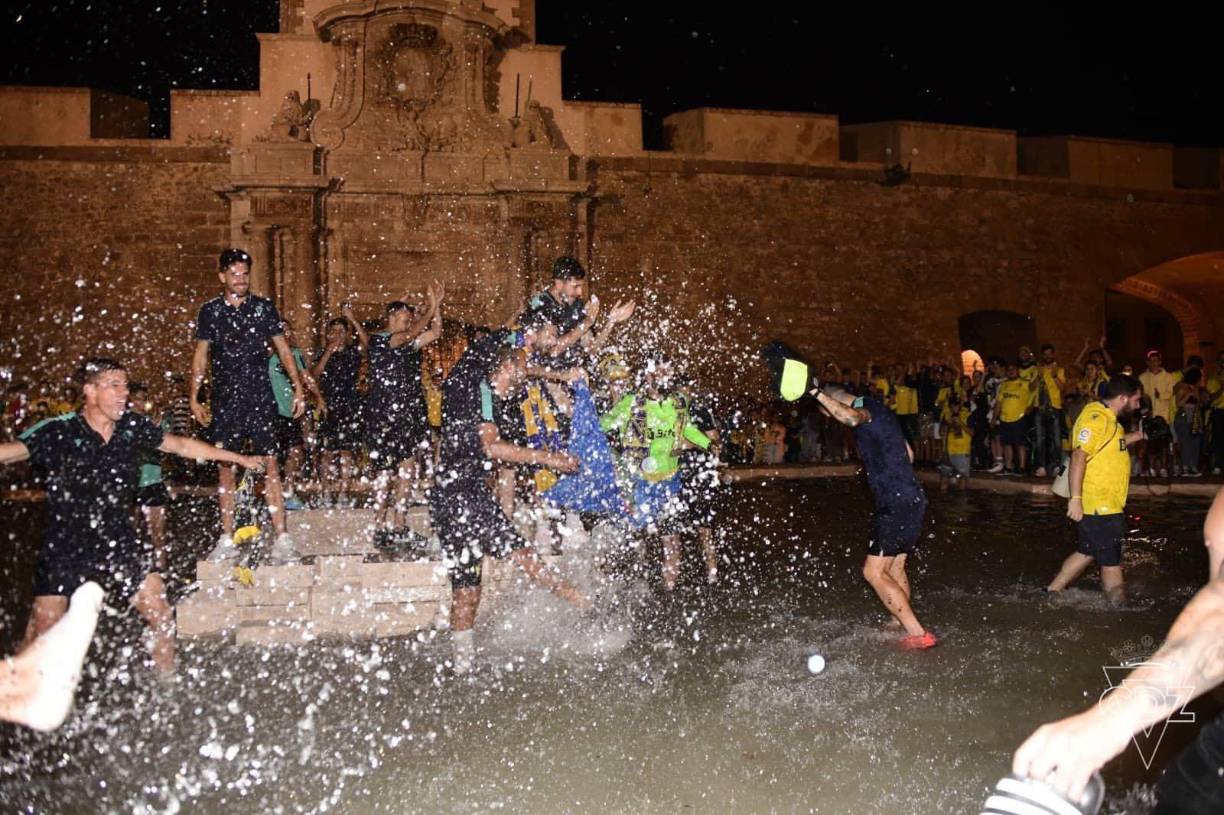 Impresionante: Lo que hicieron en Cádiz con el Choco Lozano luego que los salvó del descenso