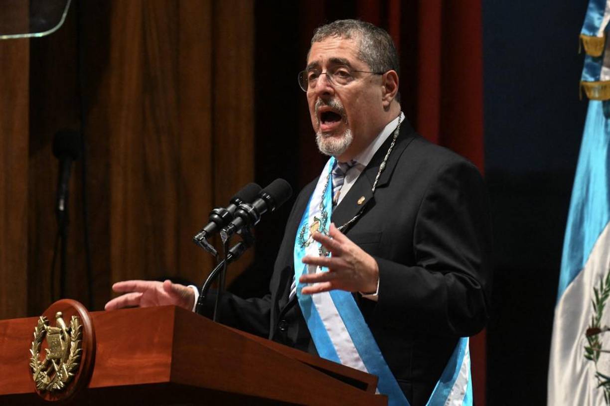 “Inician hoy cuatro años de un mandato que seguramente estará marcado por una serie de obstáculos, muchos de los cuales no podemos prever en este momento”, admitió. “Sabemos que el cambio puede ser difícil”, agregó.