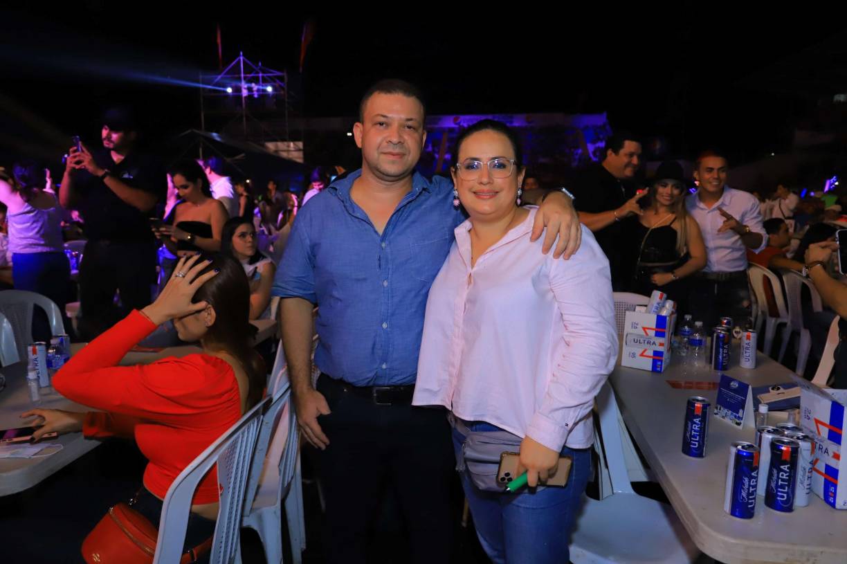 FOTOS: Así disfrutaron los sampedranos del concierto de “El Buki”