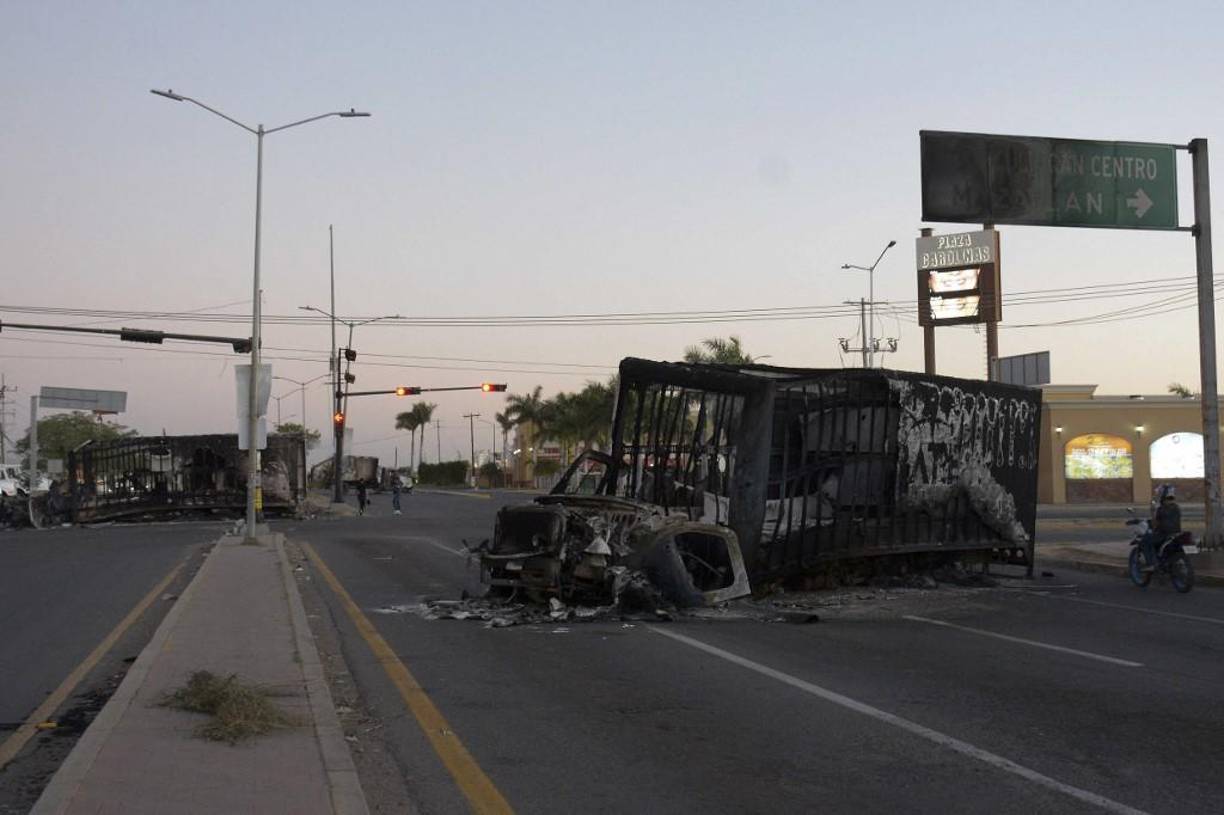 La terminal aérea permaneció cerrada hasta el viernes en que se anunció su reapertura, mientras los habitantes buscaban retomar cautelosamente sus actividades tras la jornada de terror.