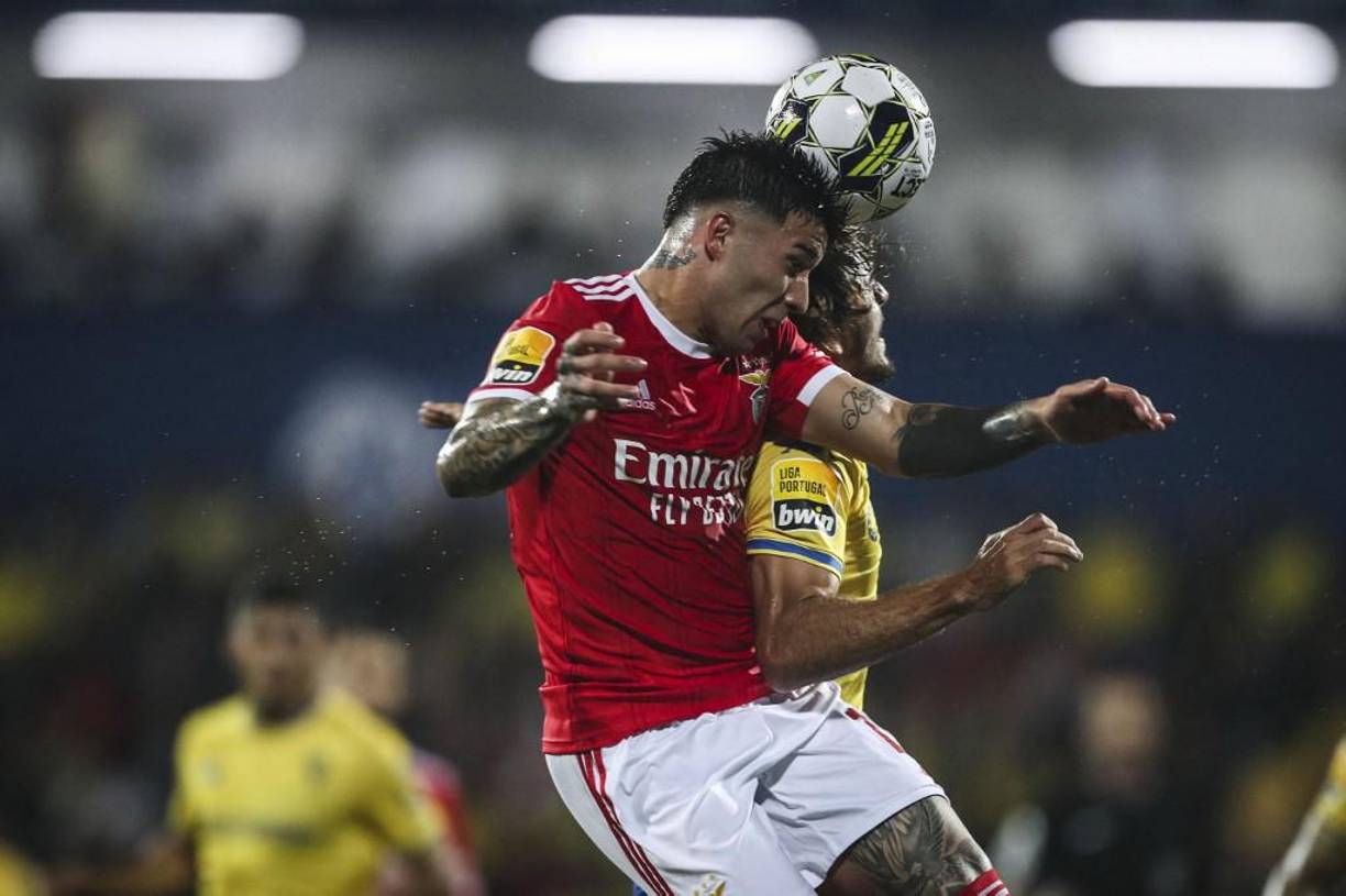 Según el diario portugués <i>Record</i>, el <b>Barcelona </b>está interesado en el centrocampista de 21 años Enzo Fernández que milita en el <b>Benfica</b>. El argentino destaca en el Benfica de Portugal.