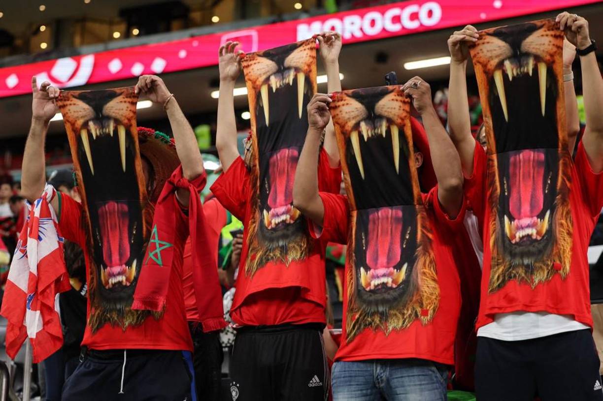 Los fans de Marruecos de una manera peculiar apoyando a su selección.