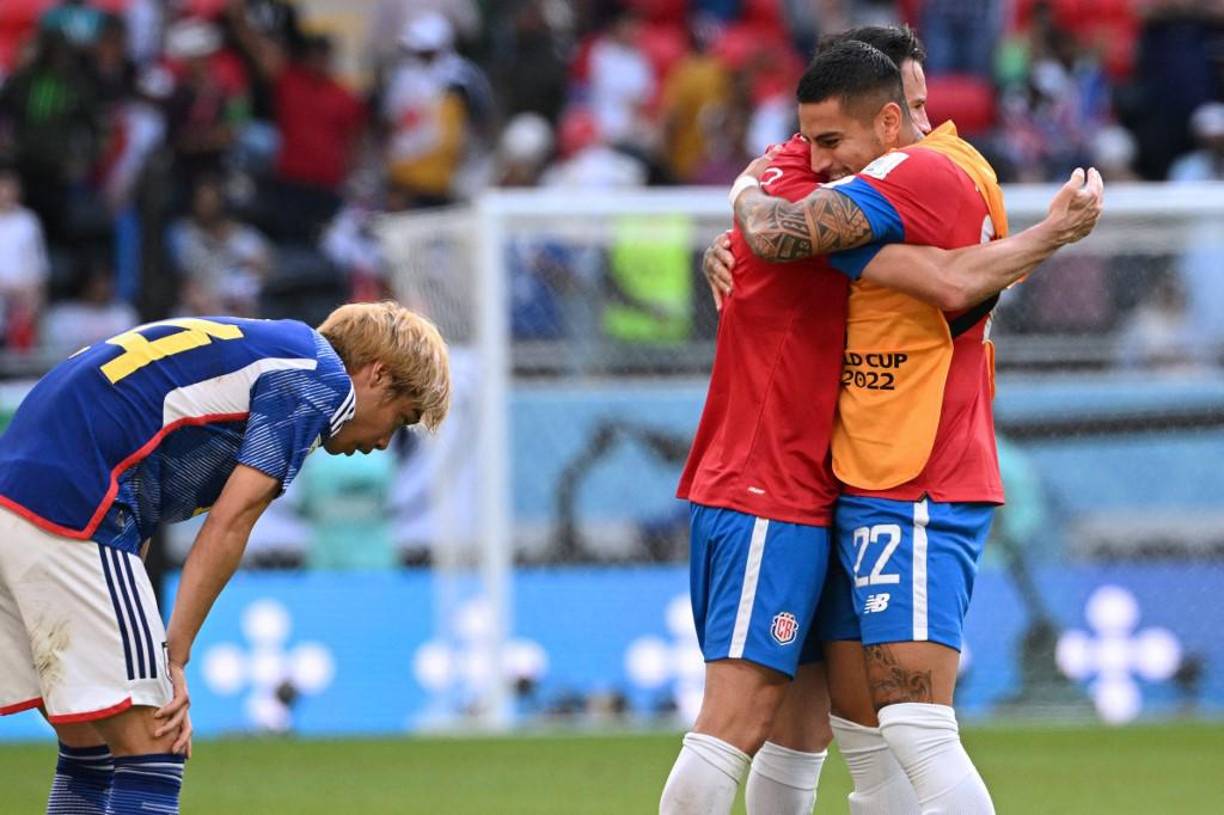 Los jugadores ticos festejaron con mucha algarabía su victoria ante Japón.