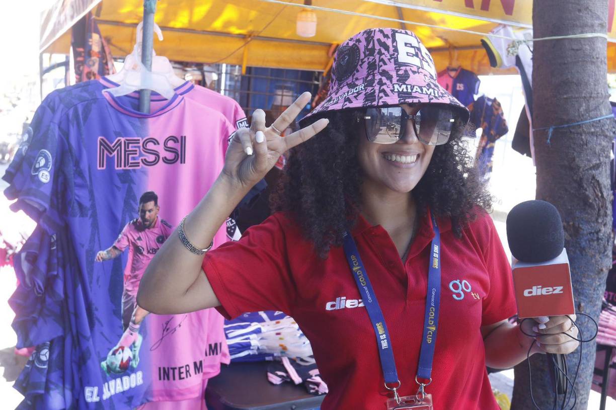 Nuestra corresponsal Emma Ramos y nuestro fotógrafo Neptali Romero nos estarán compartiendo los mejores detalles e imágenes la llegada de Lionel Messi a El Salvador. ¡Se espera una fiesta completa!