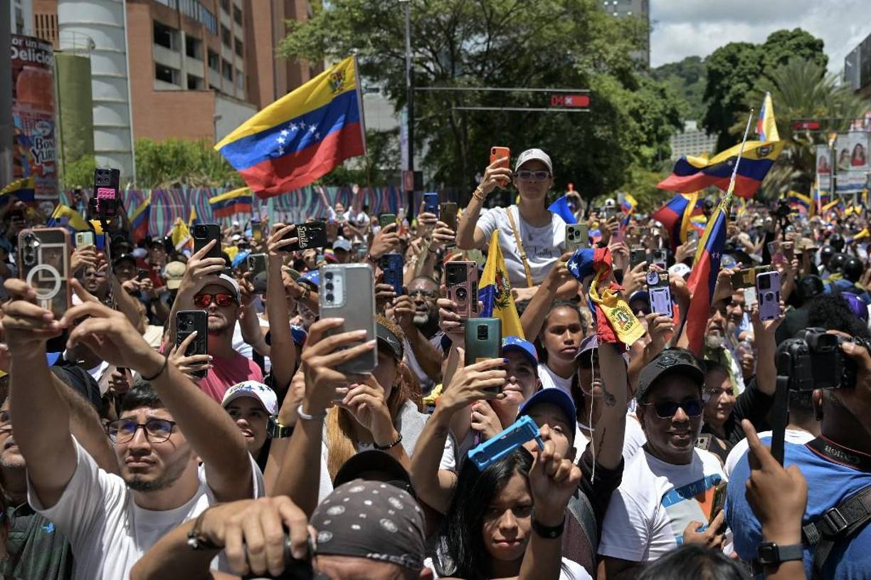 El viernes, fue detenido el dirigente opositor y periodista Roland Carreño, quien ya había estado preso entre 2020 y 2023 acusado de “terrorismo”, según denunció su partido Voluntad Popular, de Juan Guaidó y Leopoldo López.