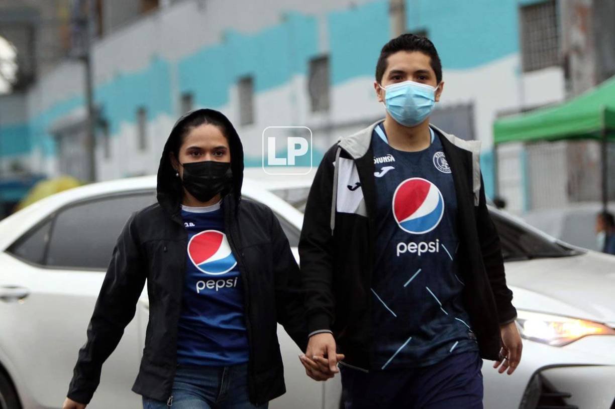 Los aficionados motagüenses llegaron desde tempranas horas al estadio capitalino.