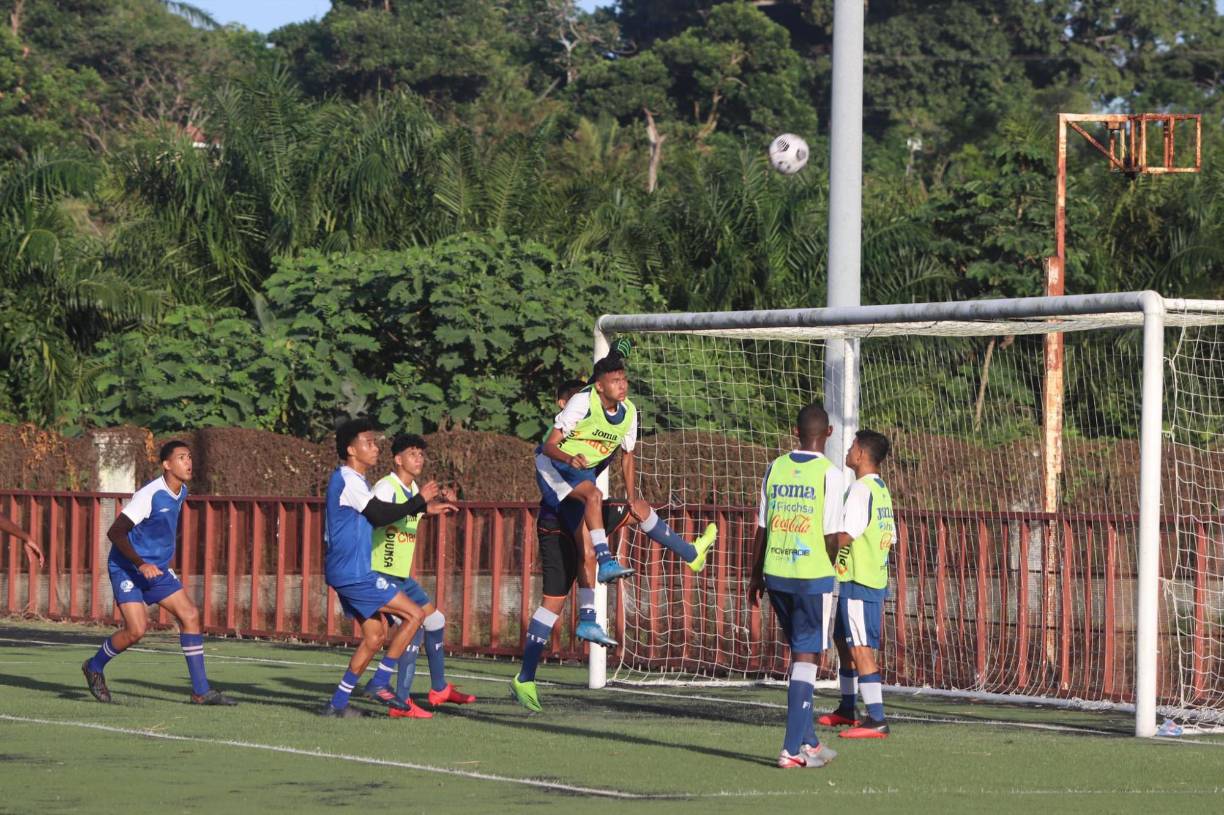 La actividad comenzó con un partido preliminar de las categorías U-15 de Honduras y de la academia de los Palacios. La escuadra catracha se hizo del triunfo con un 3-0 contundente con una generación de nuevos talentos que se prepara para el futuro.