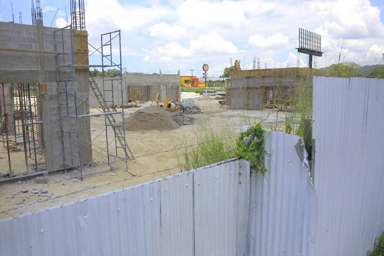 En el bulevar del Norte, en la zona conocida como “El Palenque”, se construye una plaza comercial, la cual albergará un Wendys, Papa Johns, Price Home y un café.