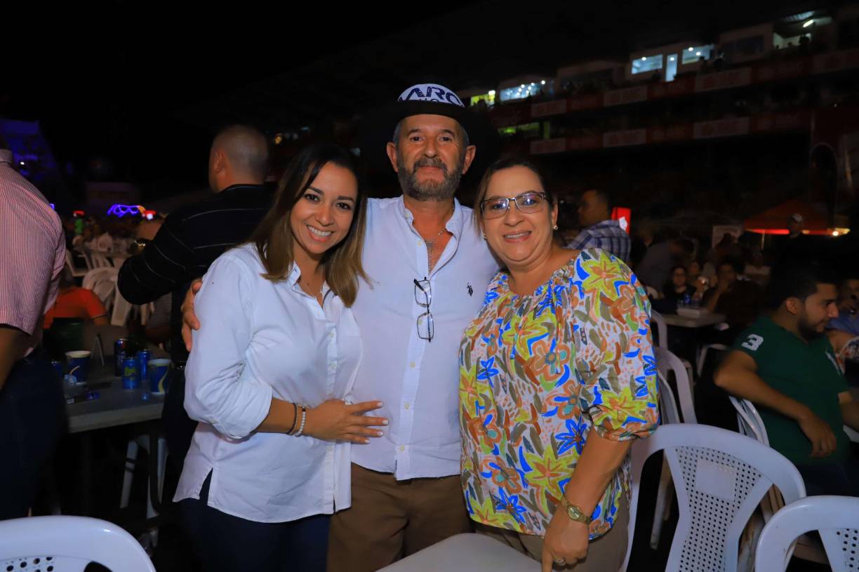 FOTOS: Así disfrutaron los sampedranos del concierto de “El Buki”