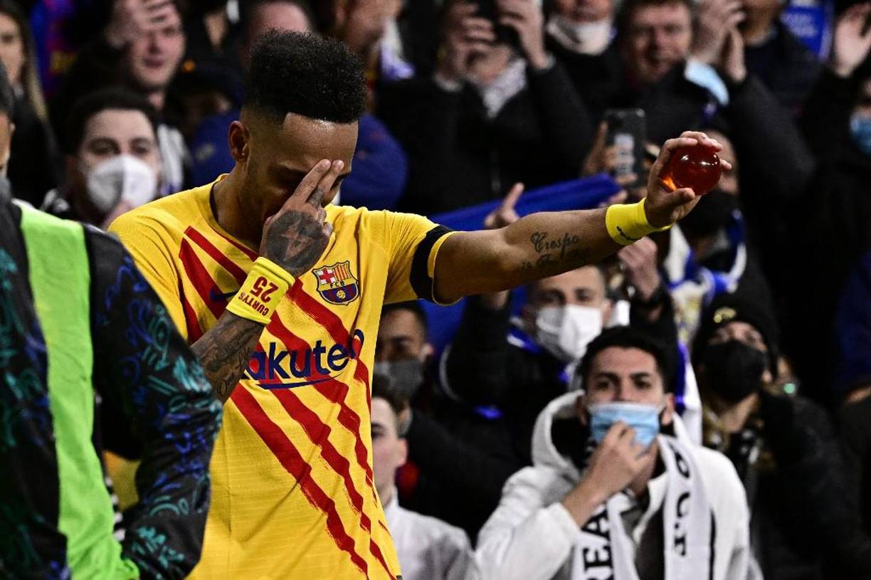 Pierre-Emerick Aubameyang celebró su doblete de una manera peculiar. El delantero del Barcelona festejó con una esfera emulando al personaje de Goku.