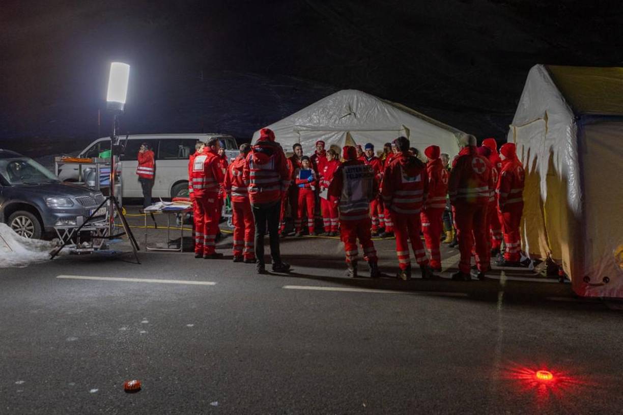 Ocho esquiadores fueron encontrados y dos están desaparecidos.