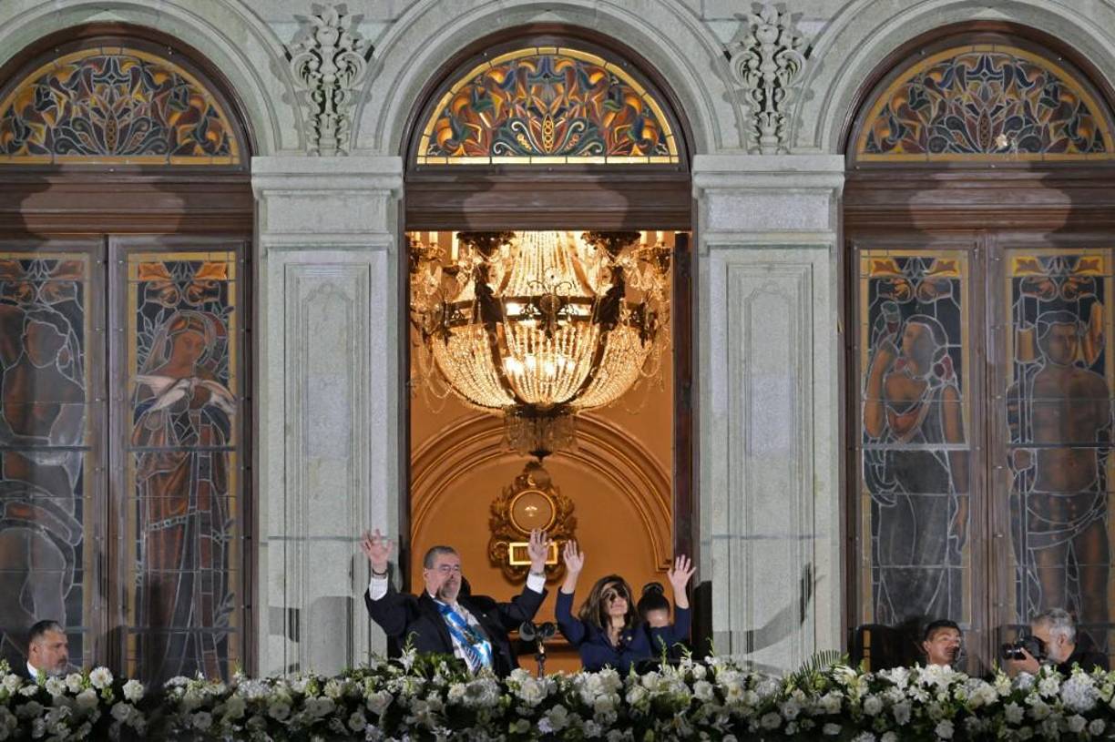 “No hay que pestañear, porque los políticos criminales no cejan en sus intentonas ilegales y antidemocráticas”, advirtió Carmen Aída Ibarra, del movimiento ciudadano ProJusticia.