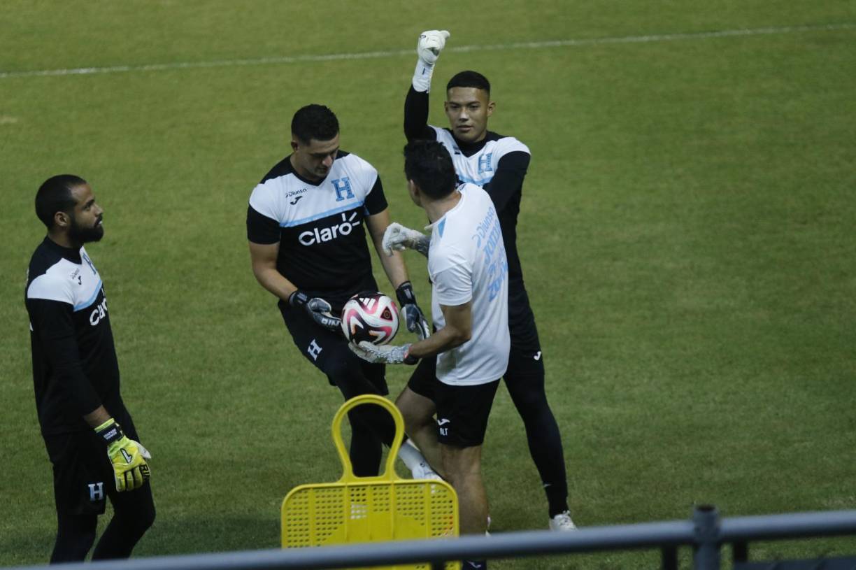 Los tres porteros que fueron convocados por Reinaldo Rueda para este microciclo: Edrick Menjívar, Harold Fonseca y Onán Rodríguez.