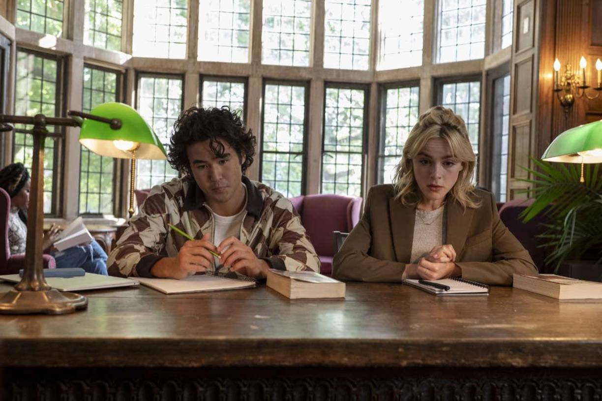<b>“Sweethearts” - 28 de noviembre en HBO Max</b>Kiernan Shipka y Nico Hiraga protagonizan esta comedia dramática. Dos estudiantes universitarios de primer año, Laura y Marta, hacen un pacto audaz para romper con sus novios de la escuela secundaria durante las vacaciones de Acción de Gracias. Lo que comienza como una simple estrategia para liberarse de relaciones que sienten que ya no les aportan nada, pronto se convierte en una serie de eventos inesperados que ponen a prueba no solo su resolución, sino también su amistad.