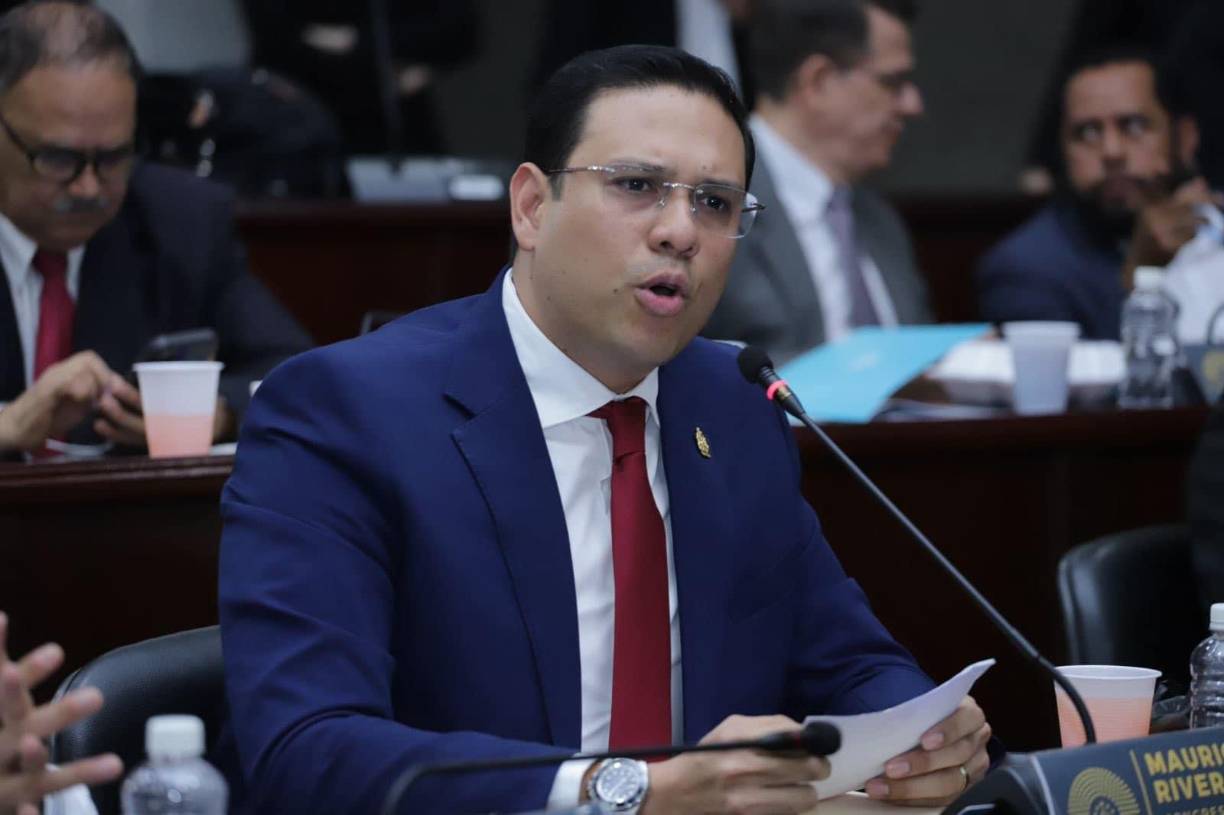 “La causa es más grande: refundar la patria”, concluyó el congresista cholutecano. 