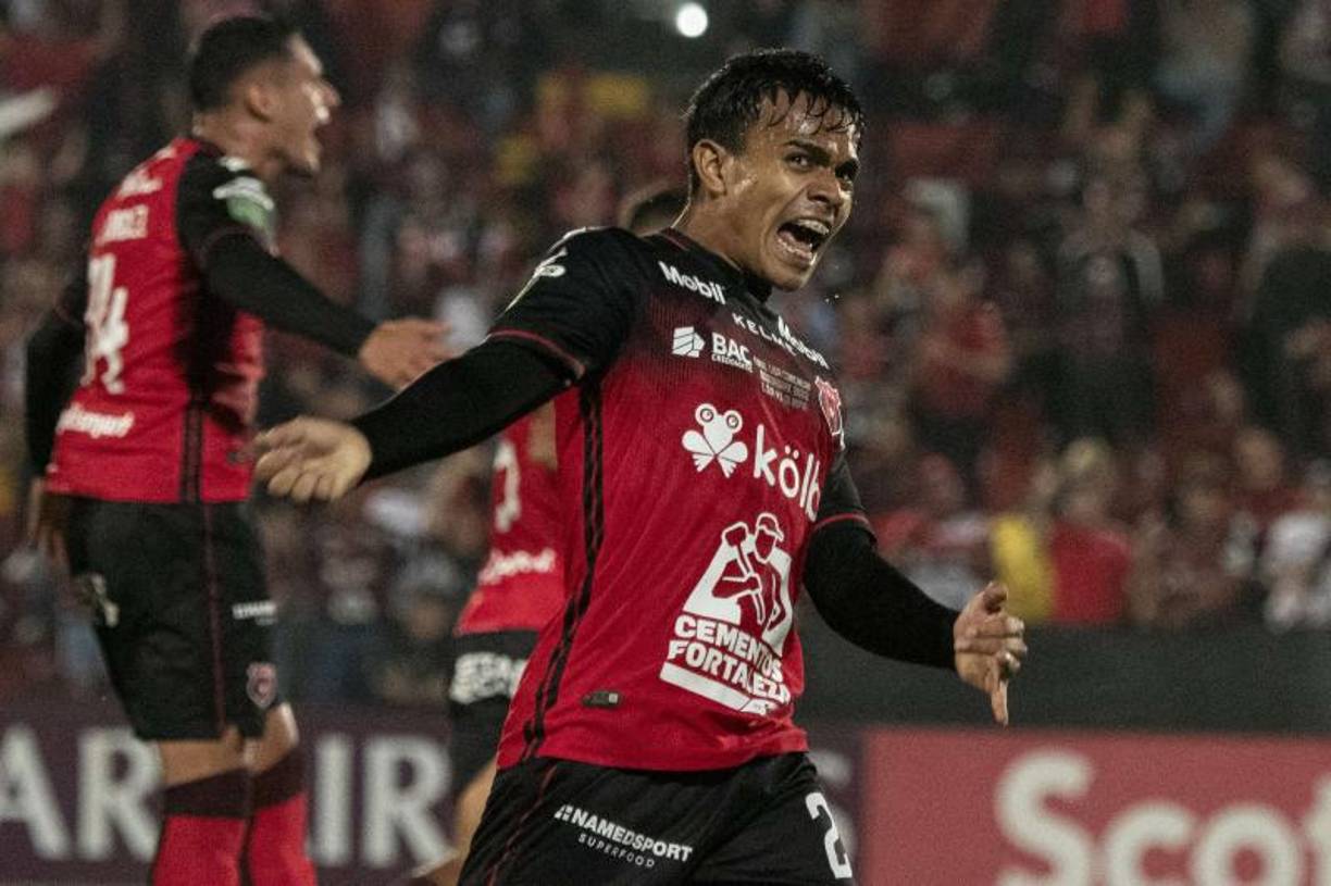 Volante: Aaron Suárez es el tercer jugador del Alajuelense en la lista.