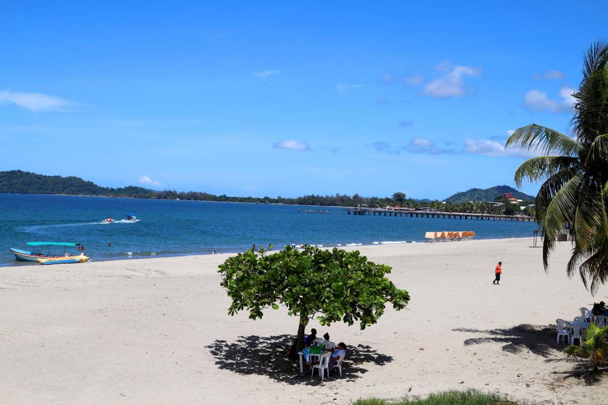 Tela se diferencia de otras ciudades del país por sus espectaculares playas de arena dorada. 