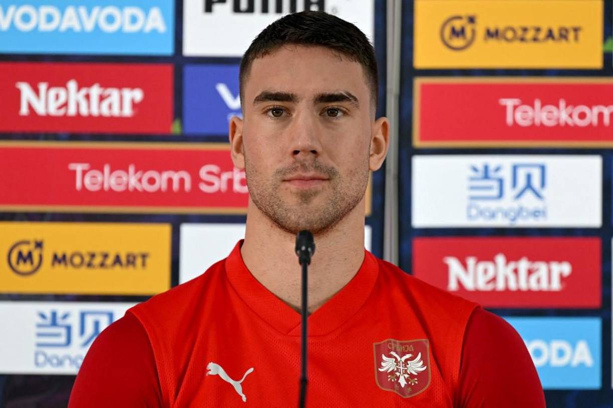 Los dos apuntados son Dusan Vlahovic, jugador de Juventus y Nemanja Gudelj del Sevilla, quienes supuestamente, tuvieron relaciones sexuales con las parejas de Predraj Rajkovic (Ana Rajkovic) y Luka Jovic (Sofija Milosevic).