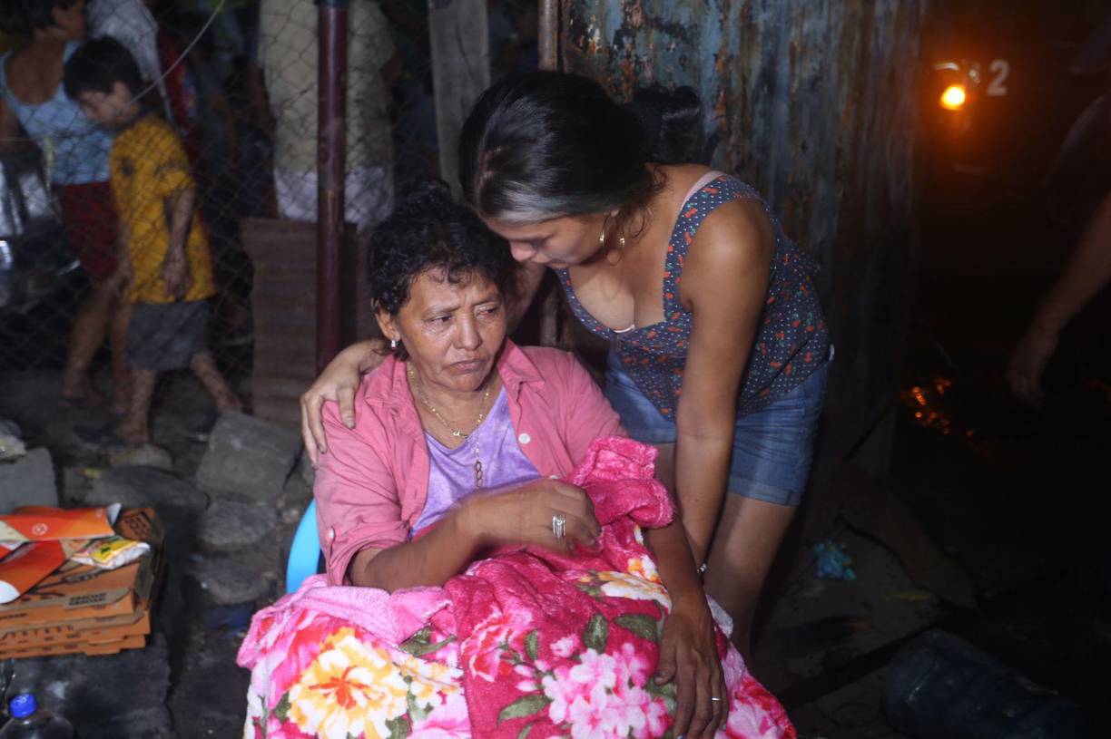 El incendio, supuestamente, se produjo después de la explosión de un cilindro de gas.