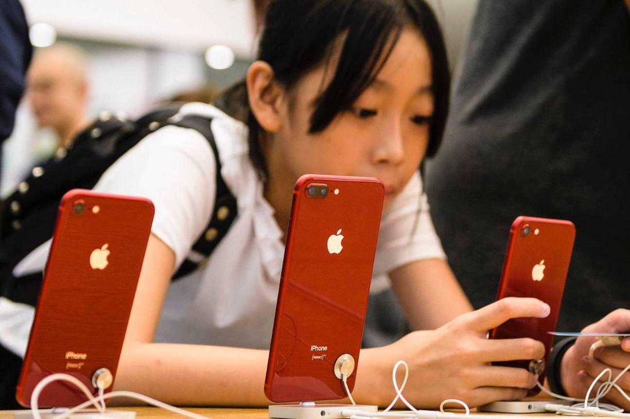 Ni Apple -compañía productora del iPhone- ni el Gobierno chino han confirmado todavía esta prohibición, que aparenta ser una medida de represalia por las restricciones impuestas en Estados Unidos a los teléfonos Huawei o a la red TikTok.