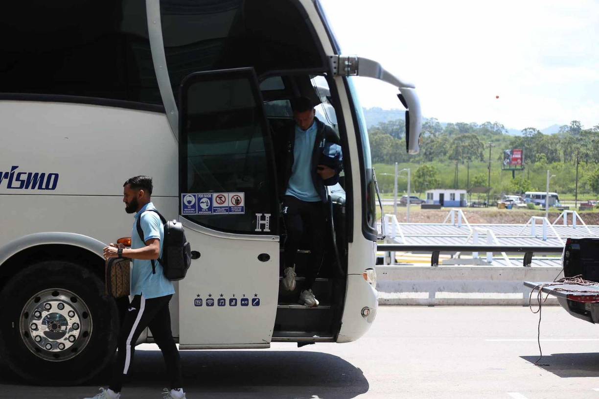 Tres de los futbolistas convocados por Reinaldo Rueda tuvieron problemas de pasaporte.