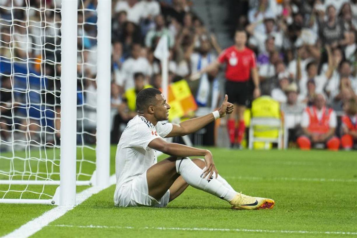 La frustración era muestra de evidencia de su sed de gol, mismo que llegaría hasta en el segundo tiempo. 