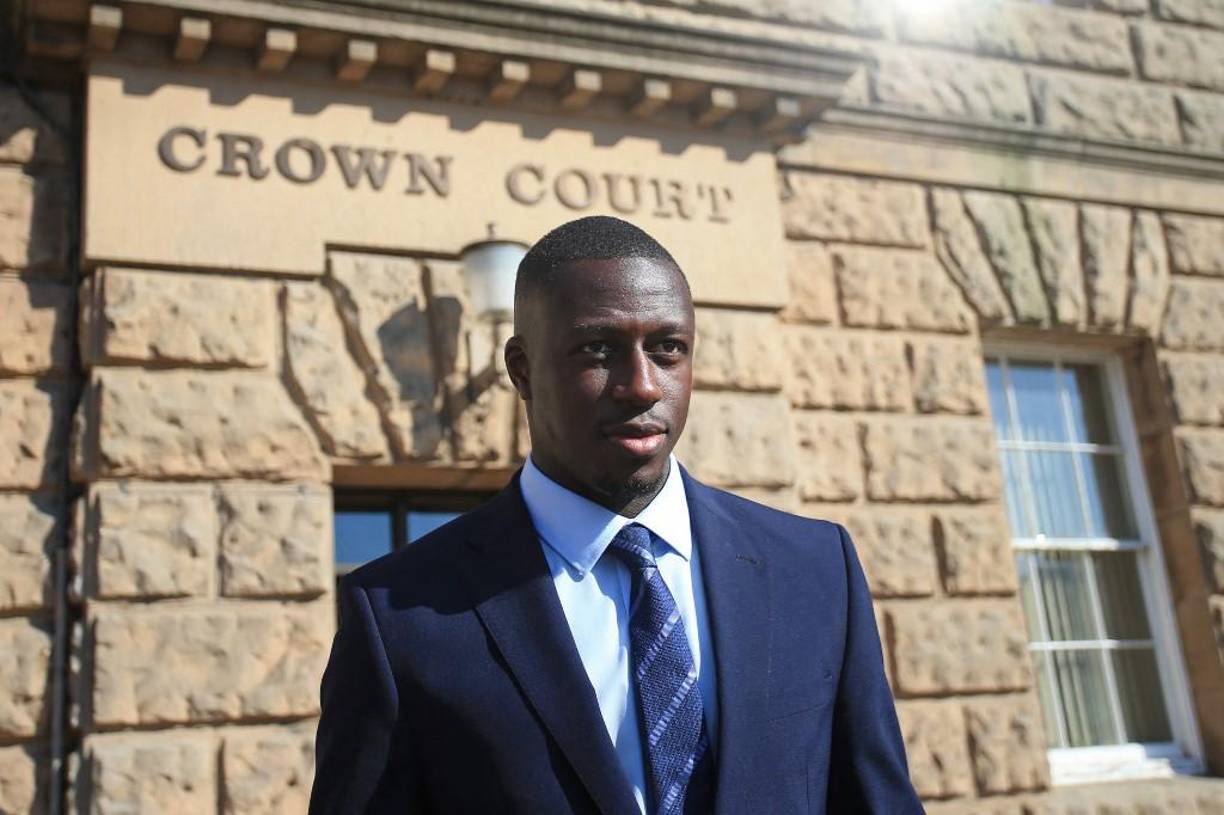 En la apertura del caso la fiscalía acusó a Mendy “convertir la búsqueda de víctimas para tener relaciones sexuales en un juego” y que el futbolista cruzó la línea del consentimiento “una y otra vez”.