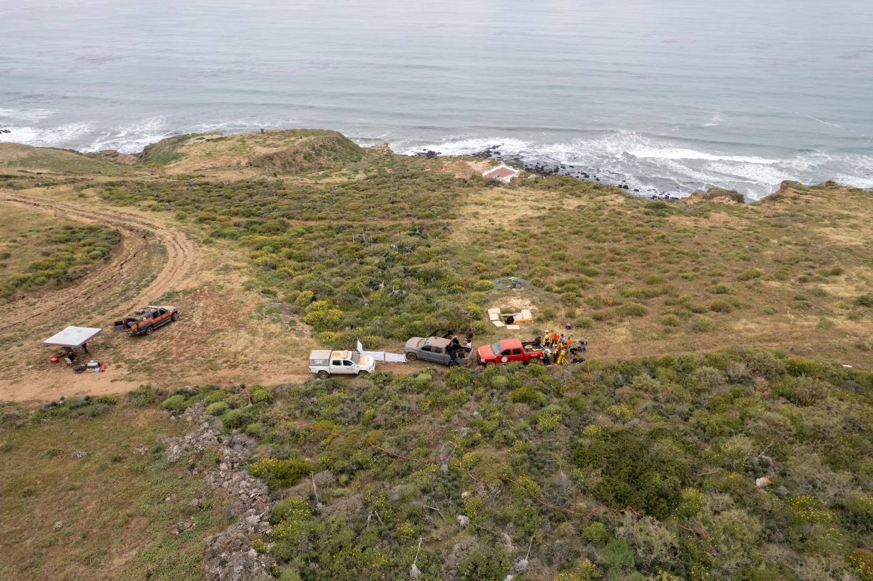 “Confirmamos que tres individuos fueron encontrados muertos en Santo Tomás”, informó por la tarde la oficina del Buró Federal de Investigaciones (FBI) de la ciudad estadounidense de San Diego, sin proporcionar las identidades de las víctimas.