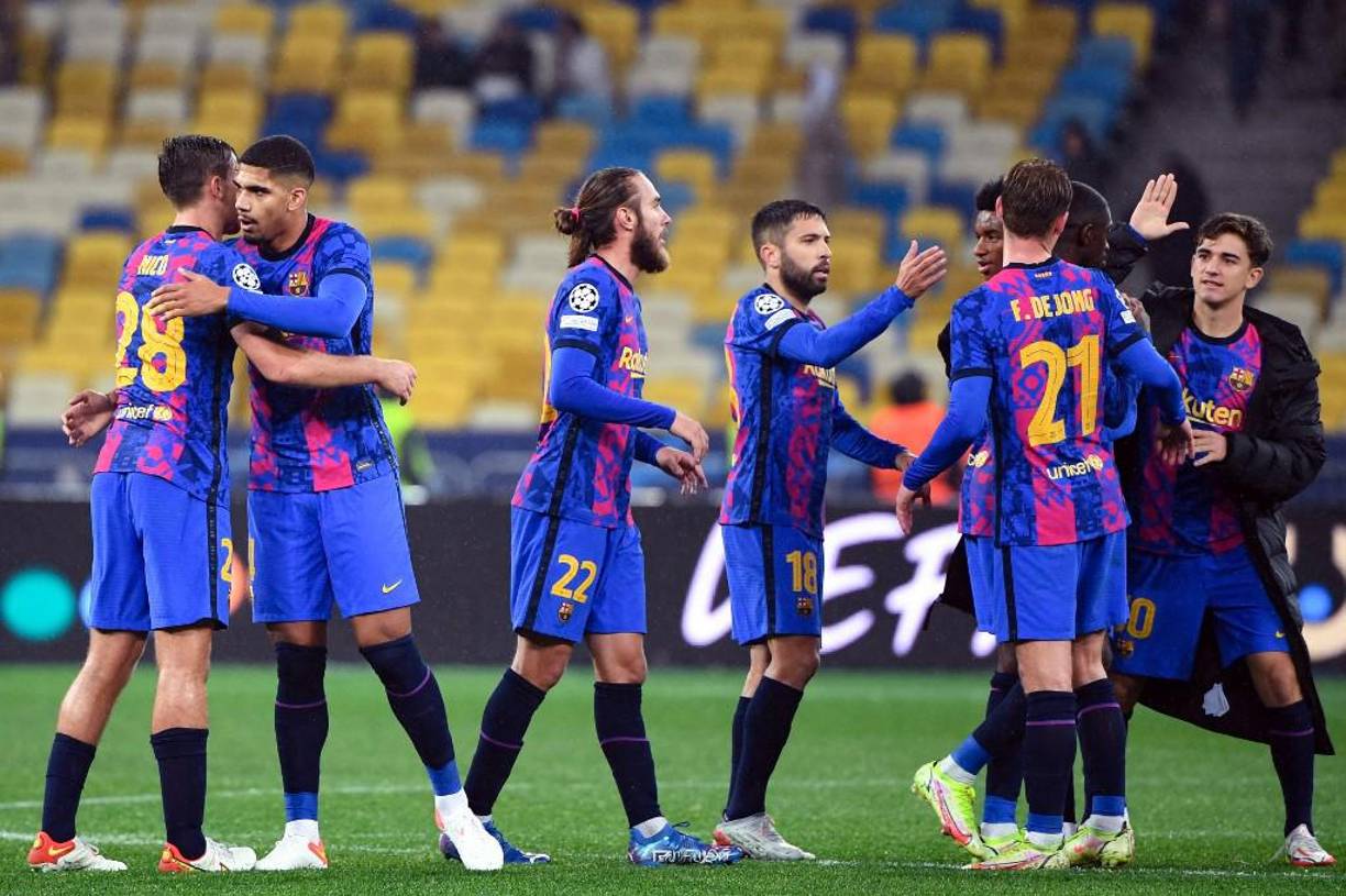 Por orden de Xavi, todos los jugadores del Barcelona tienen que desayunar y almorzar en el comedor de las instalaciones blaugrana bajo los parámetros marcados por los nutricionistas del club.