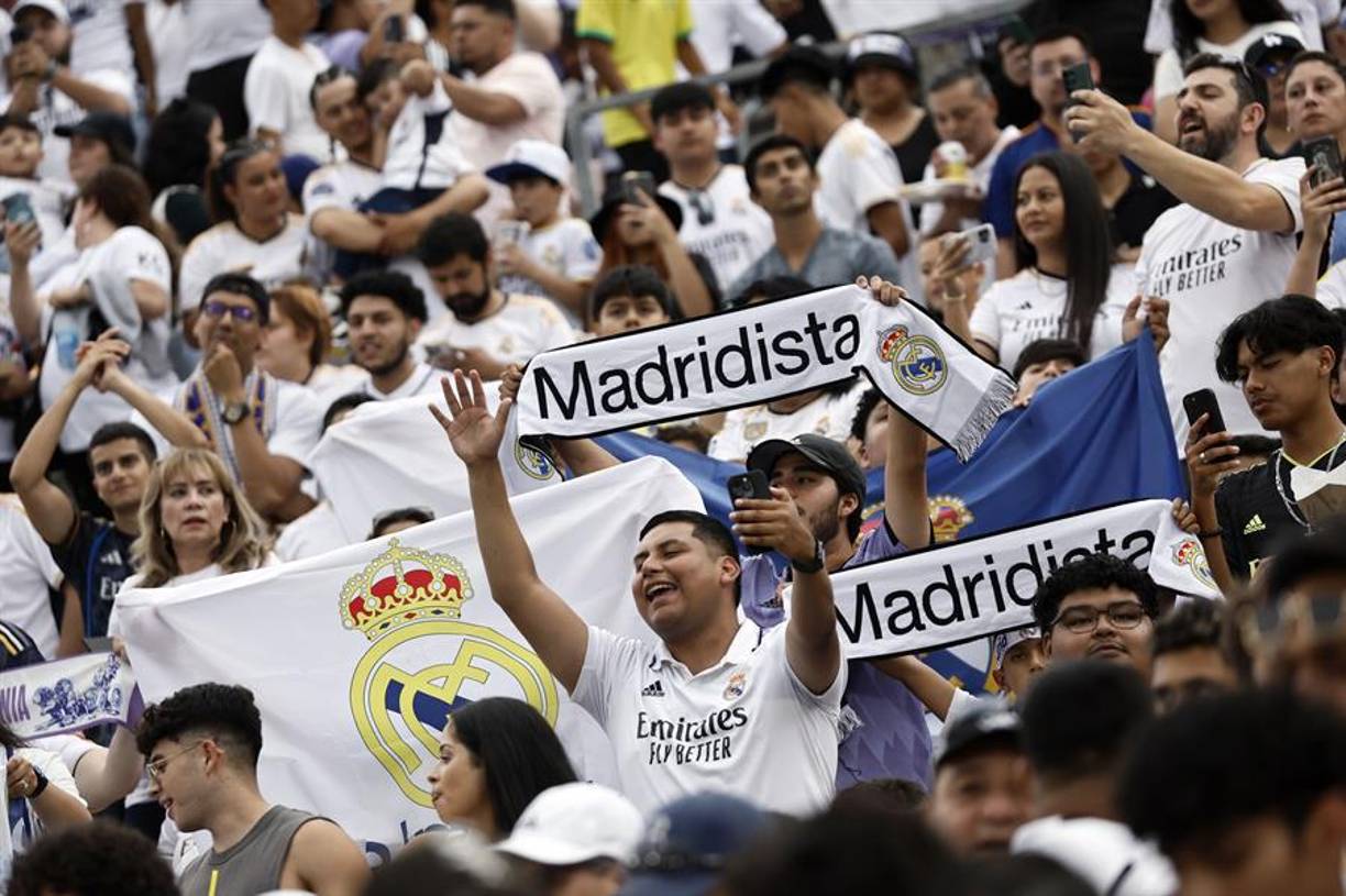 El Rose Bowl de Pasadena (Los Ángeles, EE.UU.), con aplastante mayoría de aficionados blancos en las gradas, acogió este encuentro en el que el Madrid le dio la vuelta al marcador en la segunda parte tras ir perdiendo por 0-2 al descanso.