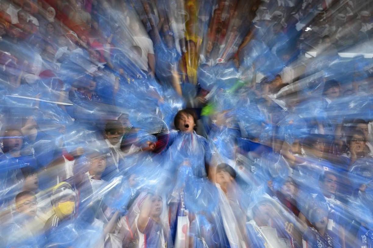 Un lindo ambiente se vivió en las graderías por parte de la afición de Japón.