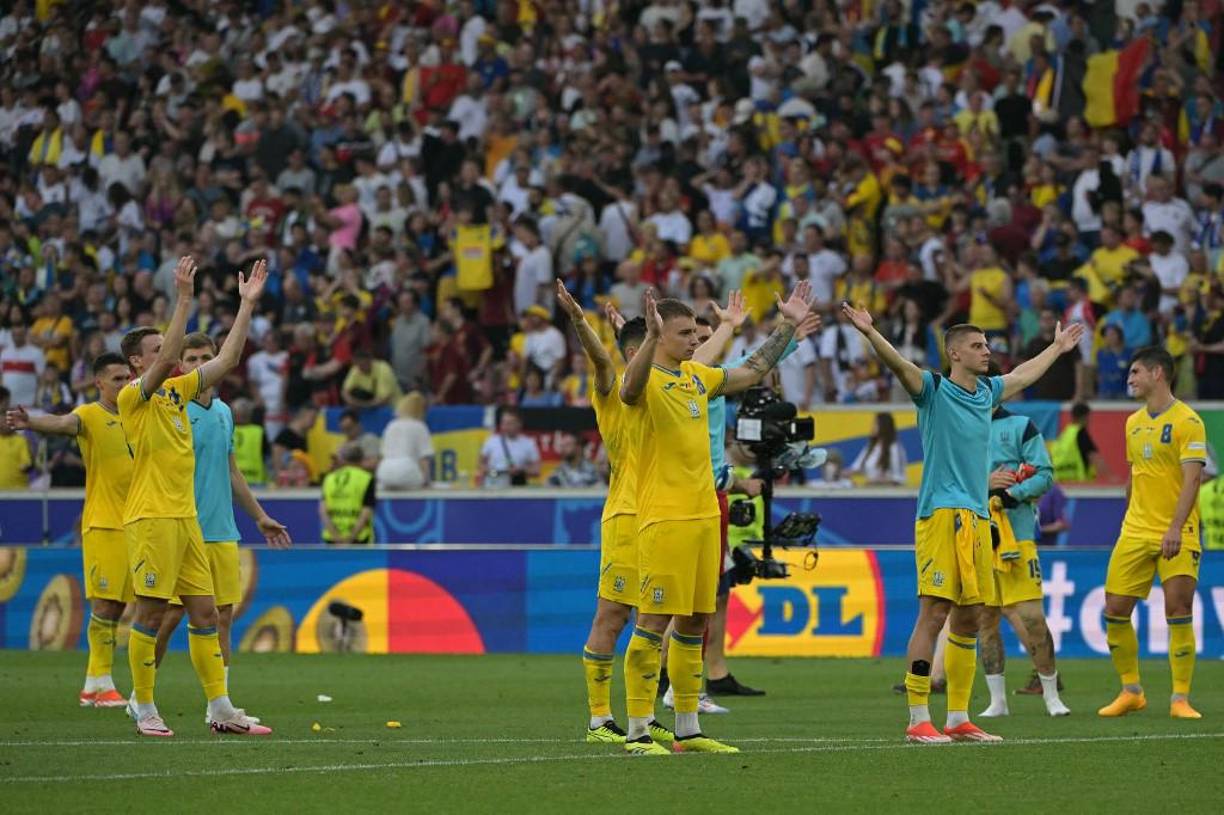 Jugadores de Ucrania en el momento que le agradecían a los aficionados por el apoyo durante la Eurocopa 2024.
