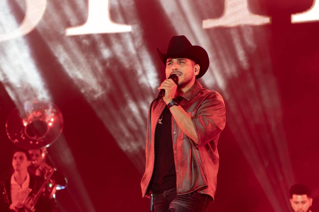 Espinoza Paz llega a San Pedro Sula por primera vez con su gira “El mushasho tour”. El mexicano se presentará en el estadio Olímpico Metropolitano, de la Capital Industrial, el 23 septiembre. Las entradas ya están a la venta en www.eticket.hn. Los precios son los siguientes: mesa diamante L4,710, mesa platinum L2,745, butaca preferencial L1,395 y preferencial L1,145. Los clientes de BAC Credomatic obtienen un 10% de descuento al comprar con sus tarjetas.