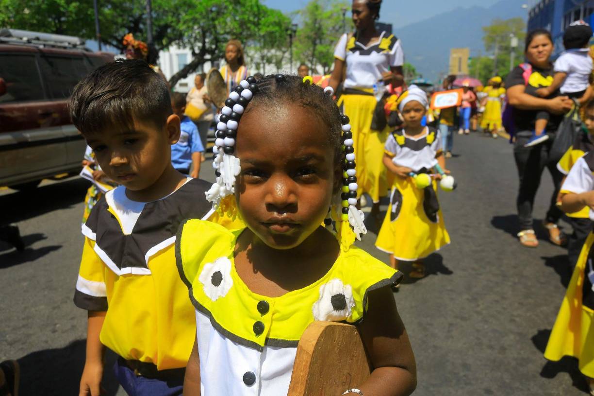 Con motivo de la conmemoración de los 226 años de la llegada de sus ancestros al territorio hondureño, La Asociación de Afrodescendientes en el Valle de Sula (Asafrova), realizó hoy una movilización en el centro de la Capital Industrial.
