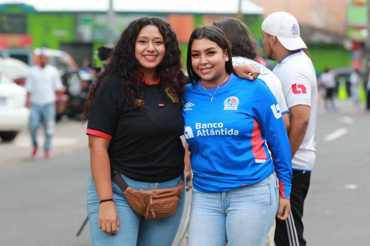 Las chicas también llegaron a dar su apoyo al Olimpia en una nueva fecha de la Copa Centroamericana. 