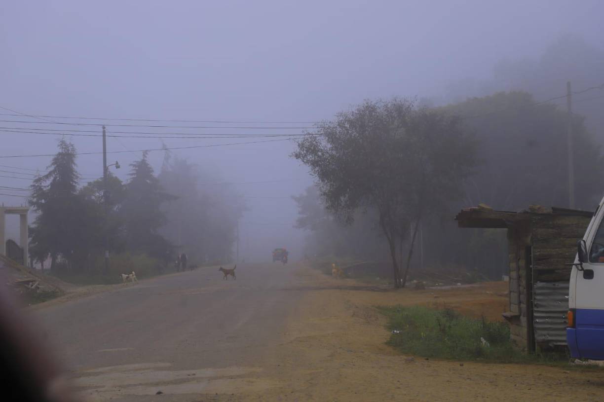  Este miércoles, una densa niebla envolvía la entrada de los municipios de La Esperanza e Intibucá.