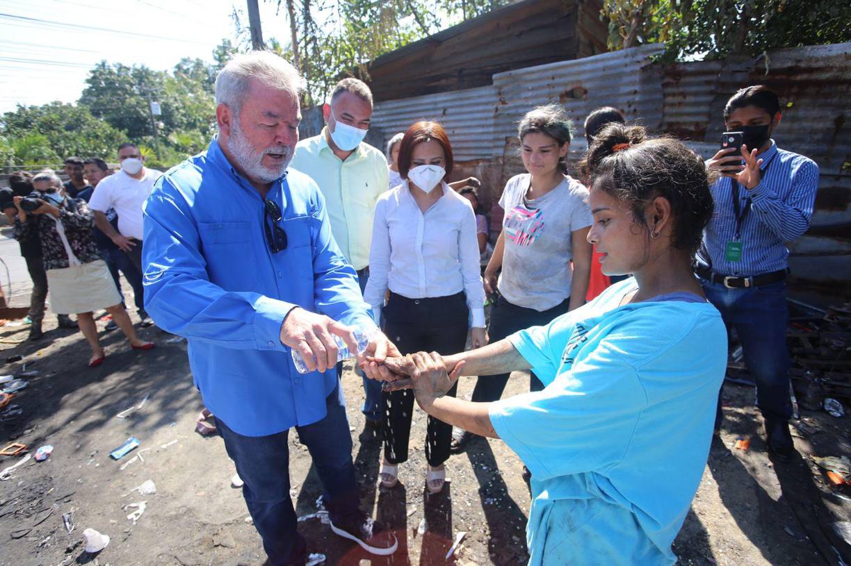 La Municipalidad de San Pedro Sula les brindó alimentación, colchonetas y frazadas a los afectados.